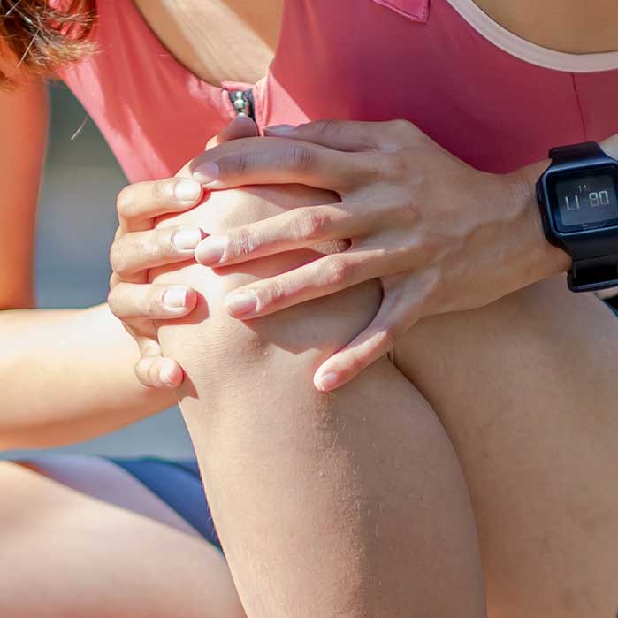 Knee pain chiropractor in Roseville